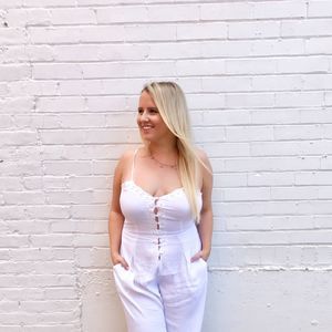 Meet your Posher, Caitlin